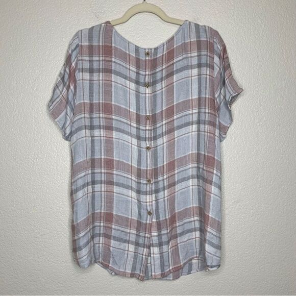 Torrid Abbey Textured Woven Button Back Top - Picture 5 of 10